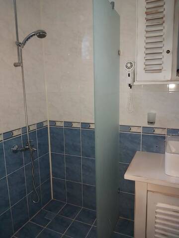 Фото номера Двухместный номер с 1 кроватью и балконом Отель Galaxy Hotel г. Чифлик 5