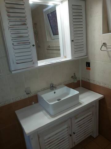 Фото номера Бюджетный трехместный номер Отель Galaxy Hotel г. Чифлик 2