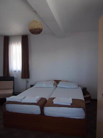 Фото номера Двухместный номер с 1 кроватью или 2 отдельными кроватями Отель Family Hotel Panorama г. Чифлик 11