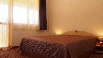 Фото номера Апартаменты (на 2 взрослых и 3 детей) Отель Family Hotel Panorama г. Чифлик 4
