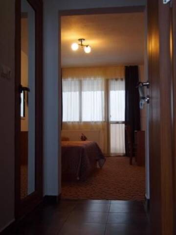 Фото номера Семейный номер Делюкс (для 2 взрослых и 2 детей) Отель Family Hotel Panorama г. Чифлик 5