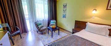 Фото номера Двухместный номер Делюкс с 1 кроватью и балконом Отель Park Hotel Fairy г. Чифлик 13
