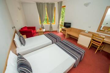 Фото номера Двухместный номер с 1 кроватью или 2 отдельными кроватями Отель Diva Hotel &amp; Wellness г. Чифлик 8