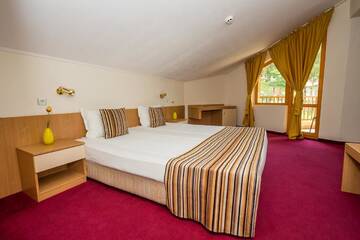 Фото номера Люкс с 1 спальней (для 2 взрослых и 2 детей) Отель Diva Hotel &amp; Wellness г. Чифлик 10